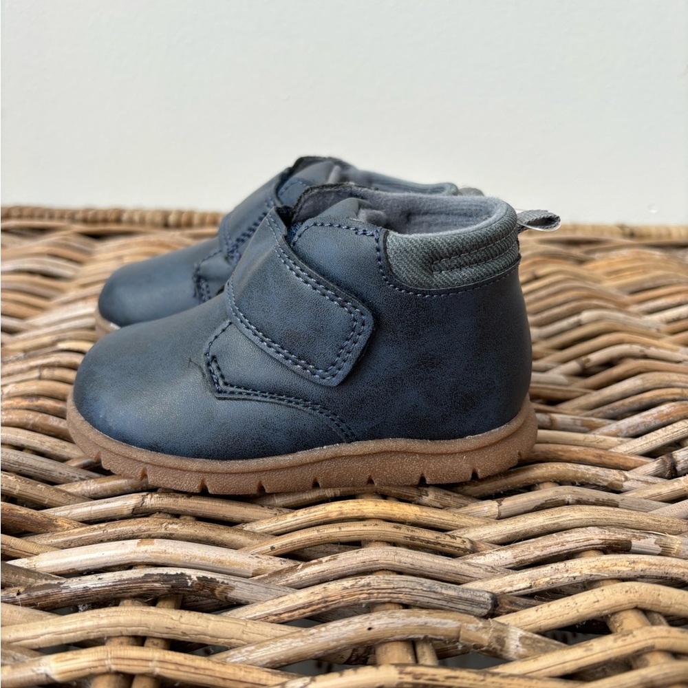 Carter’s Simple Joys Blue Toddler Booties in Size 6